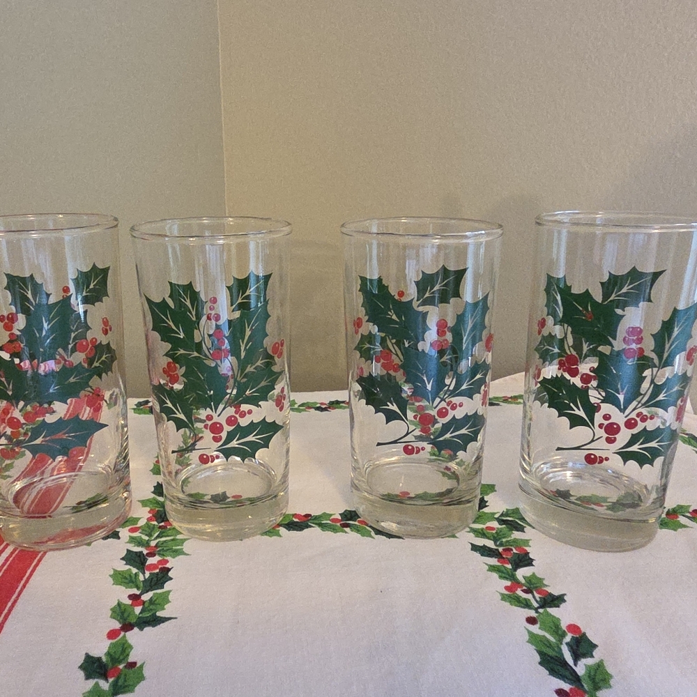 Vtg Set of 4 Indiana Glasses Holly & Berries Christmas Holiday Tumblers 1980s